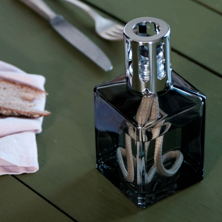 Essential Cube Noir Grey Lampe Berger