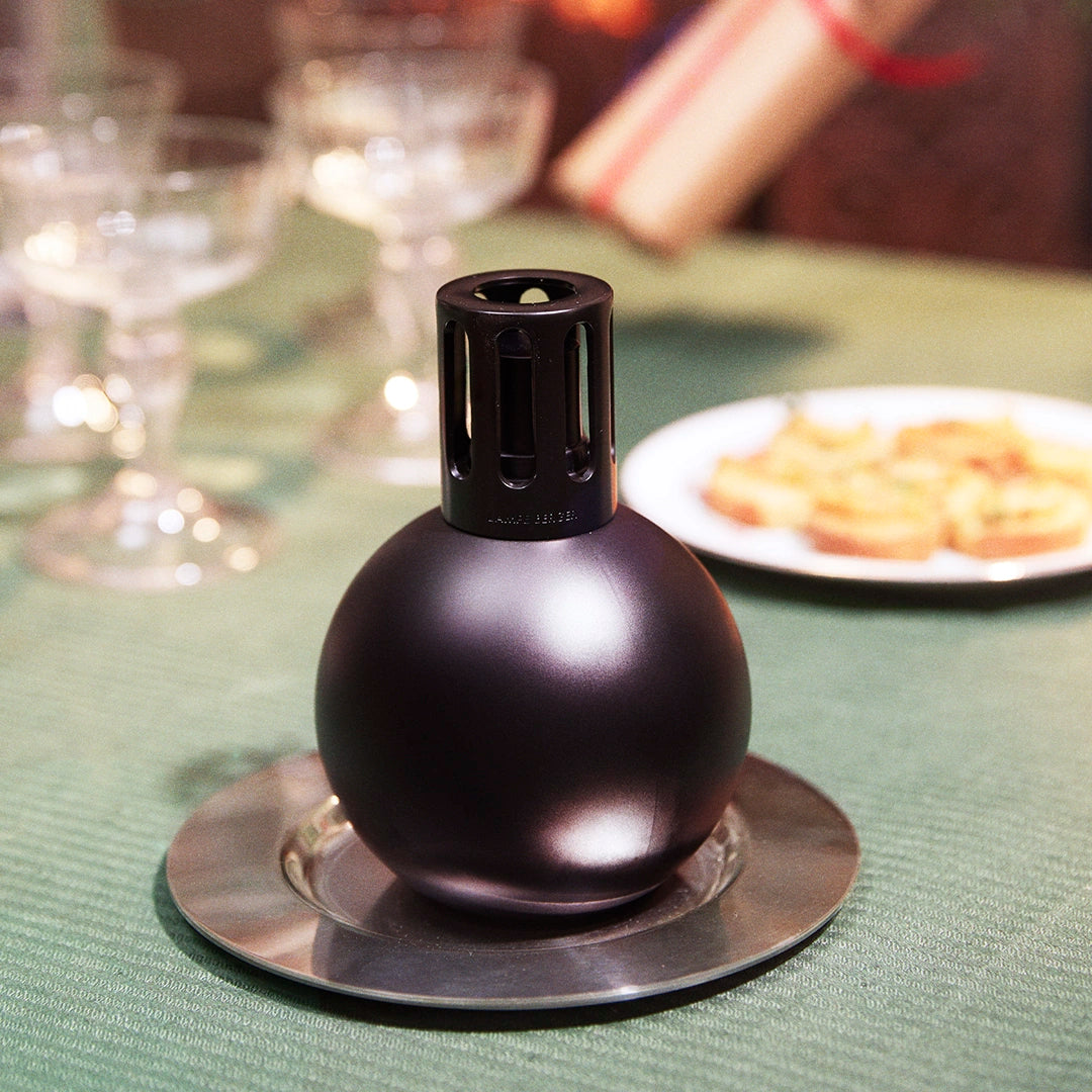 Black Ball Lamp