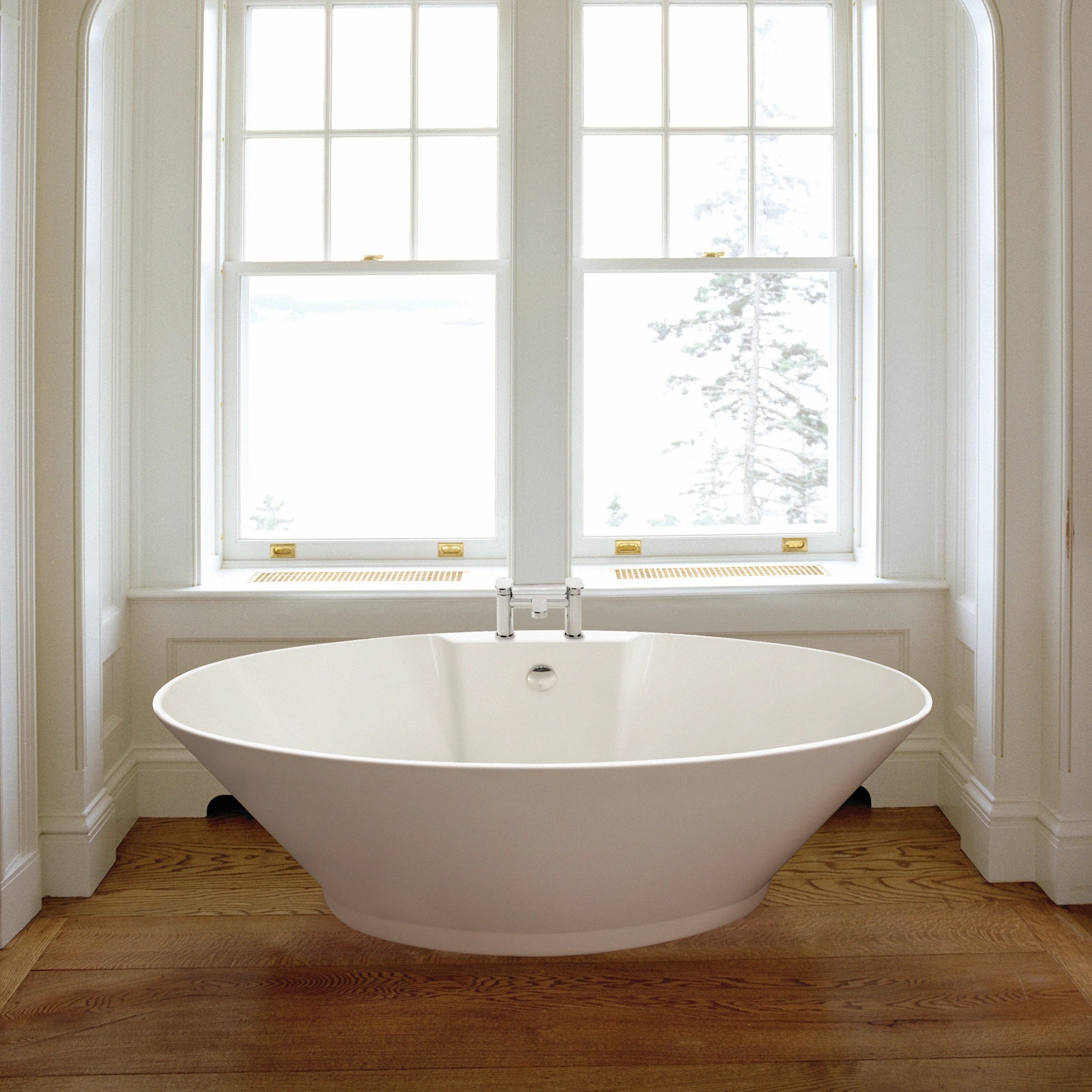 Chalice Major White Freestanding Bath with Tap Ledge 1780 x 935mm