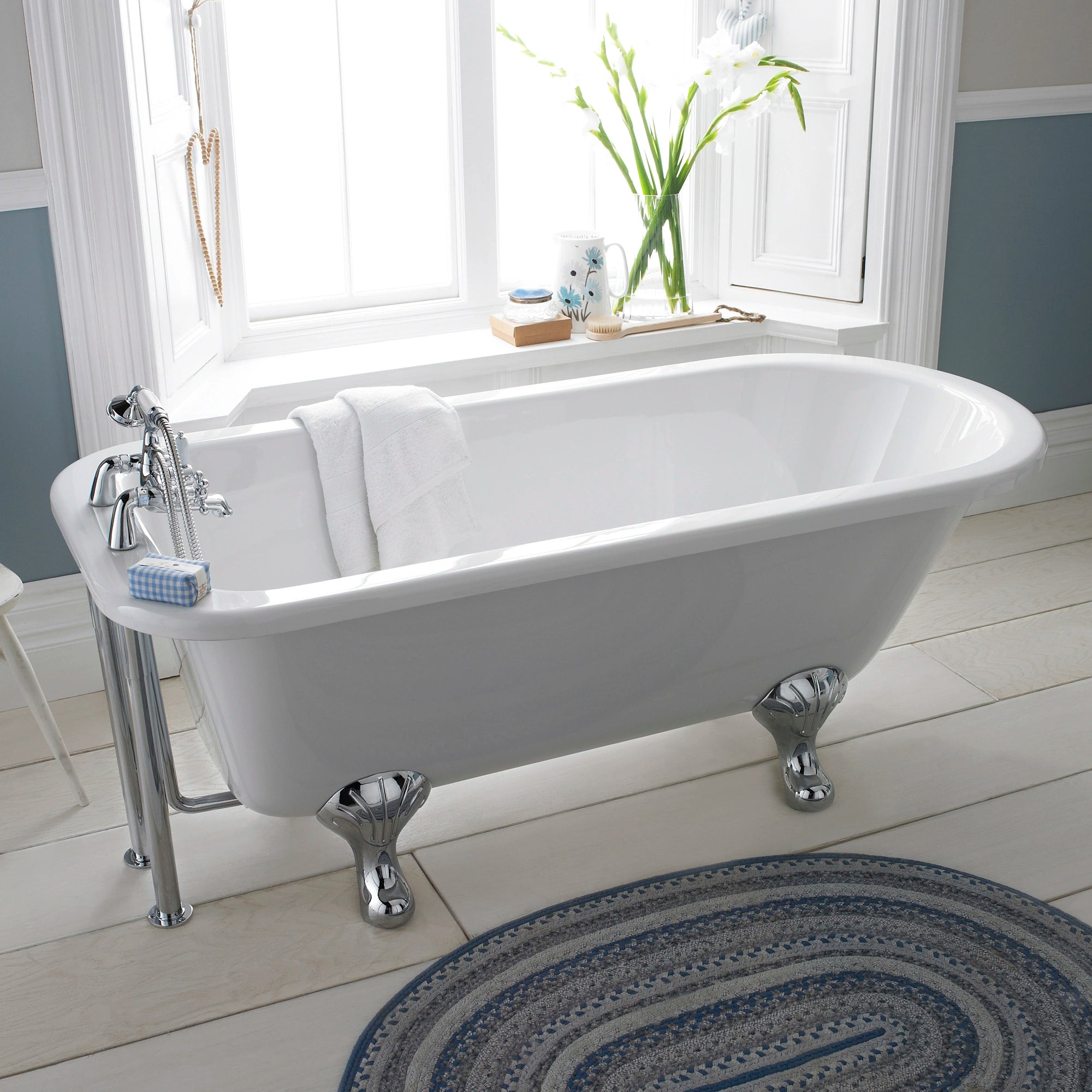 Hudson Reed Bamsbury Round Freestanding Bath With Legs 1700 x 750mm